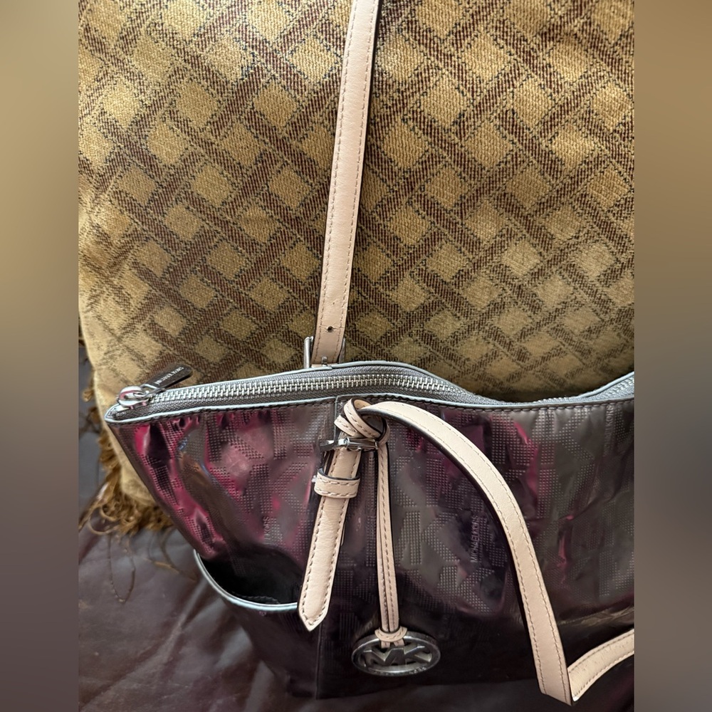 MICHAEL Michael Kors Metallic Tote Bag - Picture 3 of 4